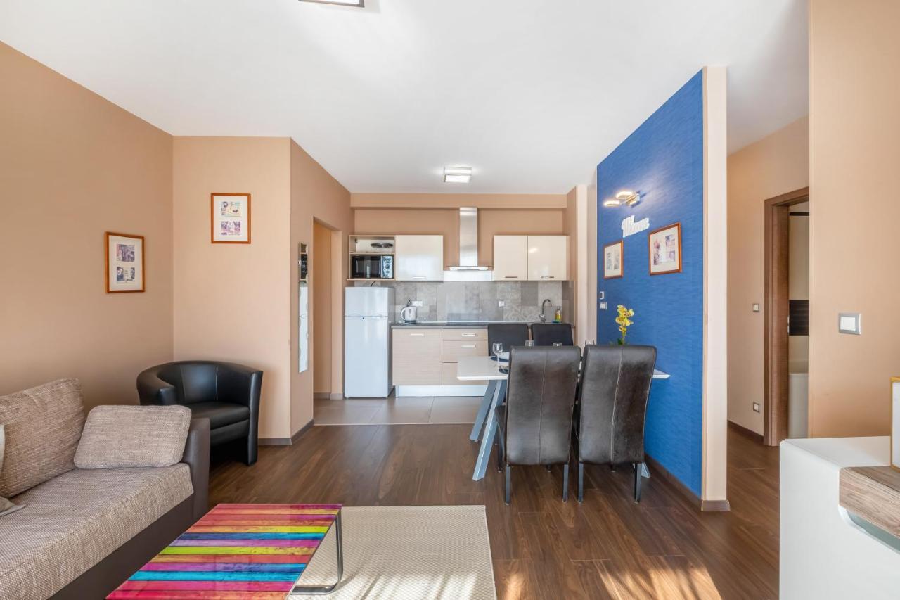 Mf Port Azur Wellness Apartments Siofok Bagian luar foto