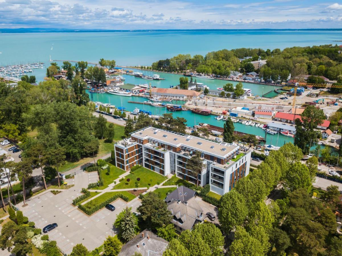 Mf Port Azur Wellness Apartments Siofok Bagian luar foto