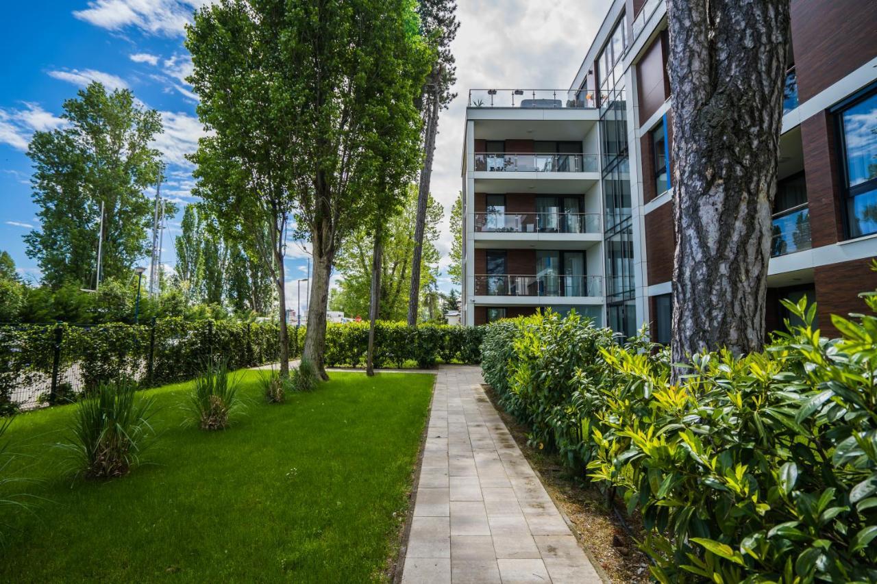 Mf Port Azur Wellness Apartments Siofok Bagian luar foto