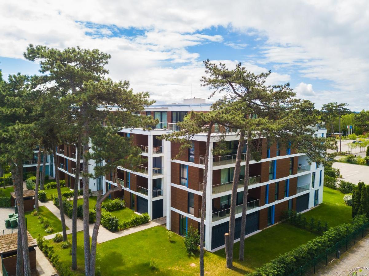 Mf Port Azur Wellness Apartments Siofok Bagian luar foto