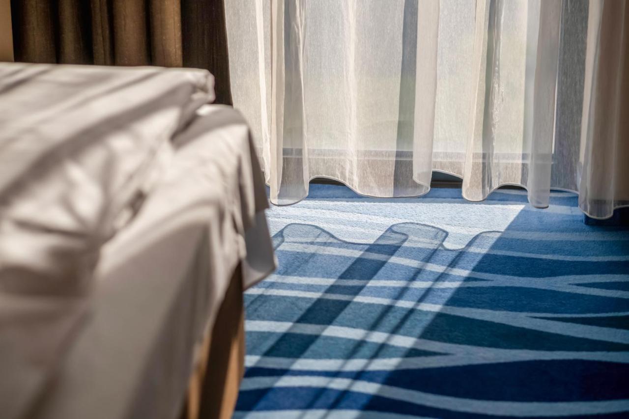 Mf Port Azur Wellness Apartments Siofok Bagian luar foto