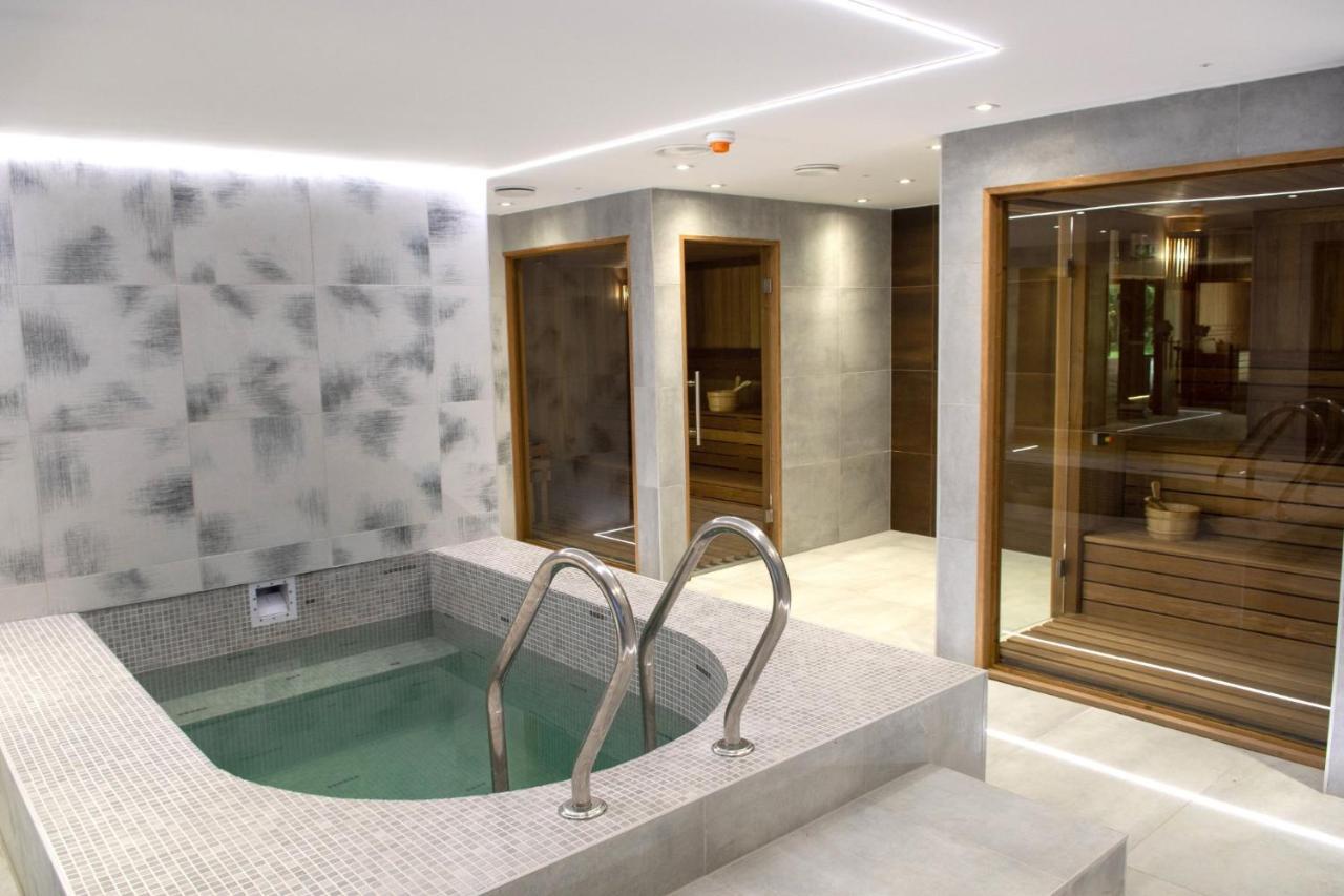 Mf Port Azur Wellness Apartments Siofok Bagian luar foto