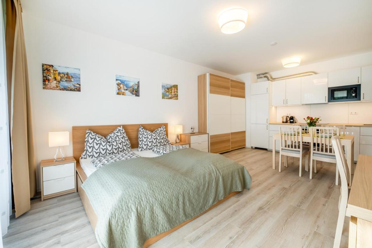 Mf Port Azur Wellness Apartments Siofok Bagian luar foto