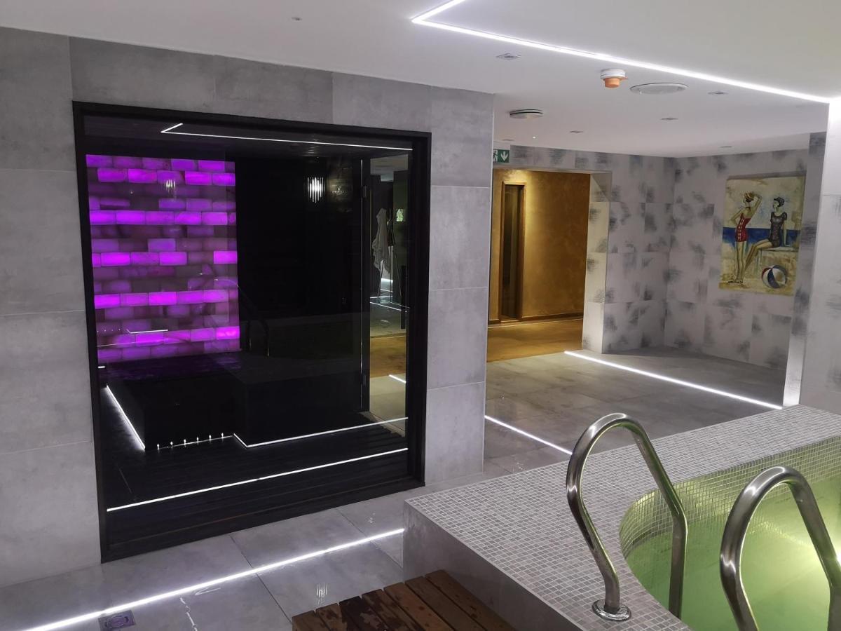 Mf Port Azur Wellness Apartments Siofok Bagian luar foto