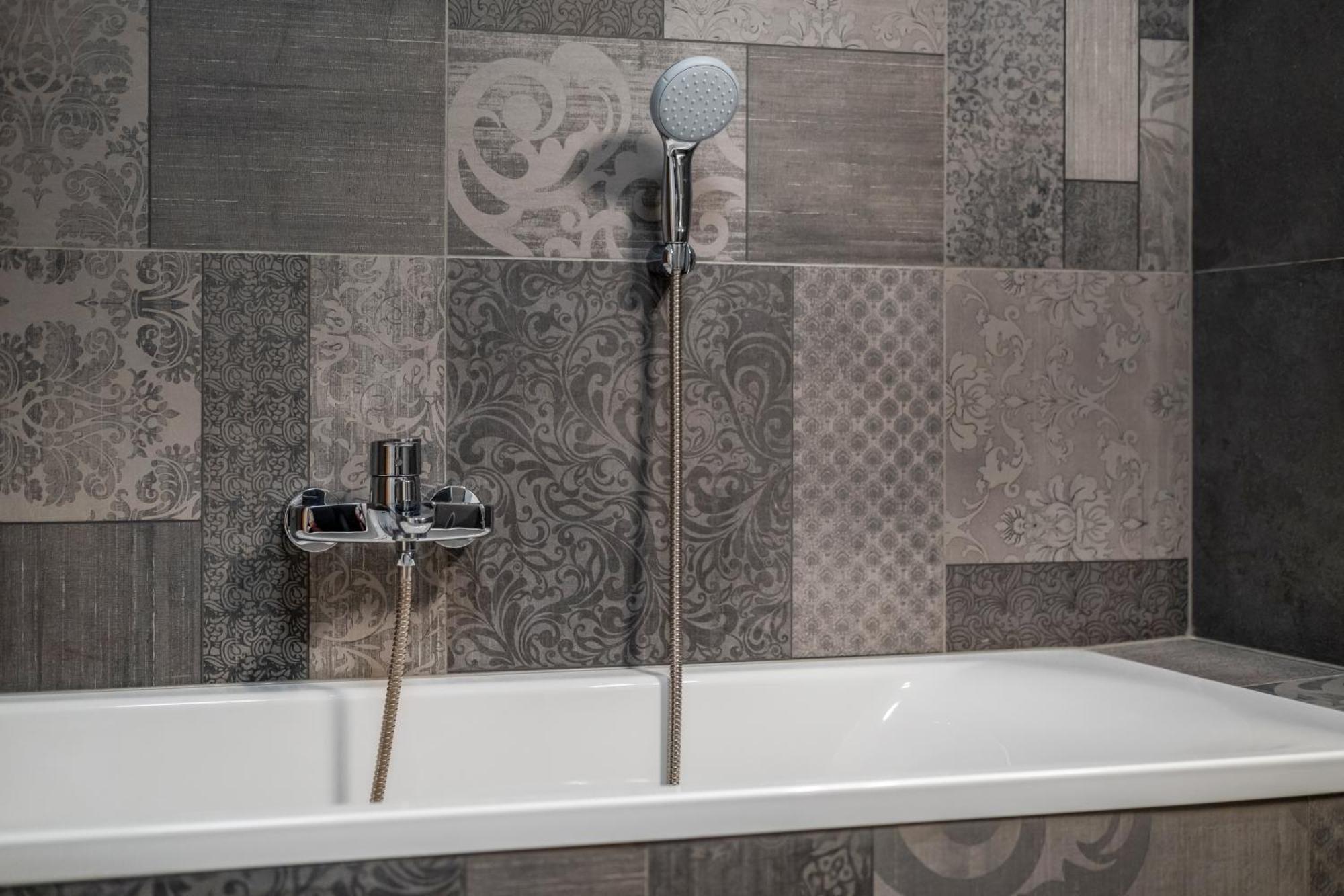 Mf Port Azur Wellness Apartments Siofok Bagian luar foto