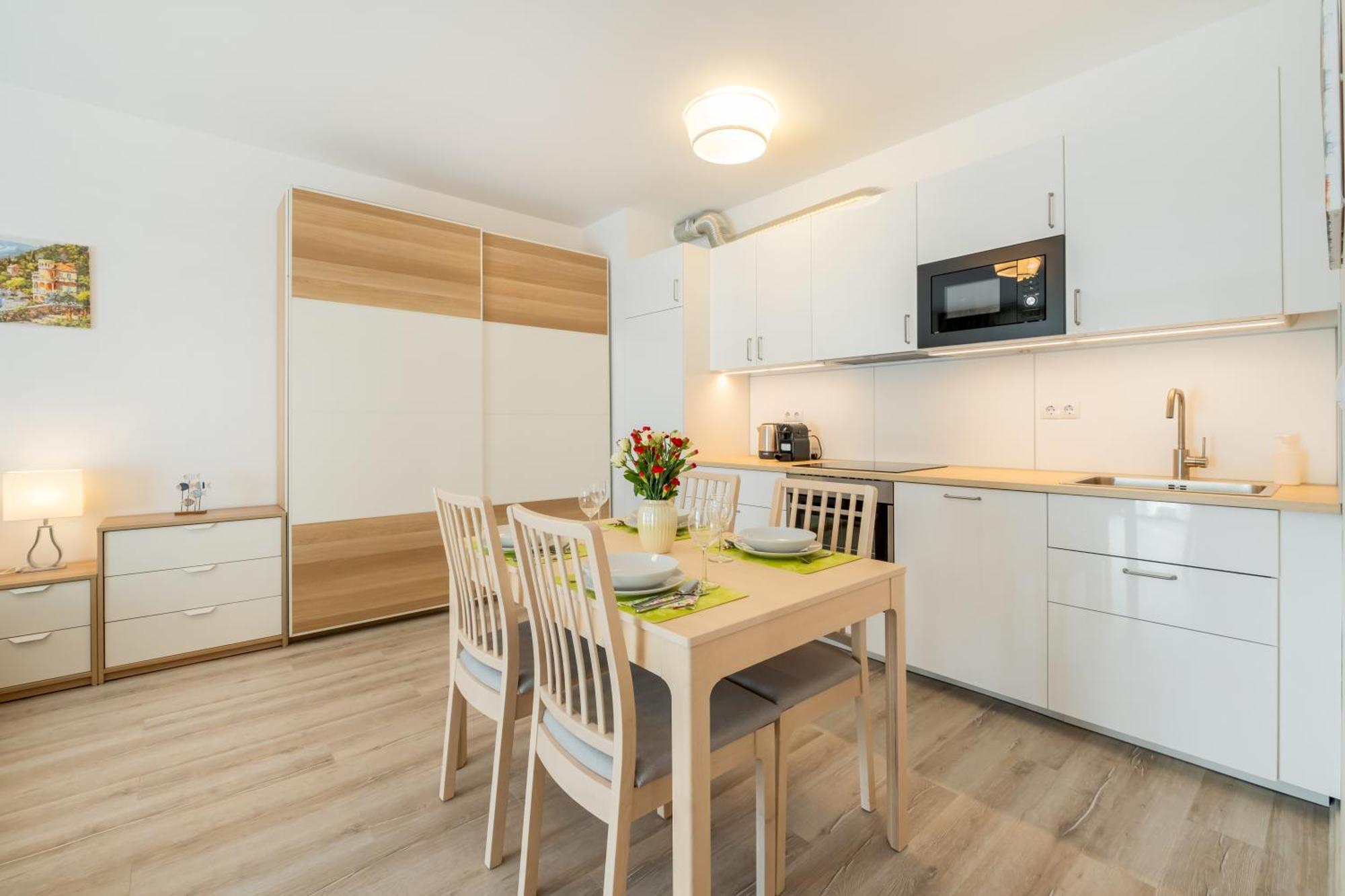 Mf Port Azur Wellness Apartments Siofok Bagian luar foto