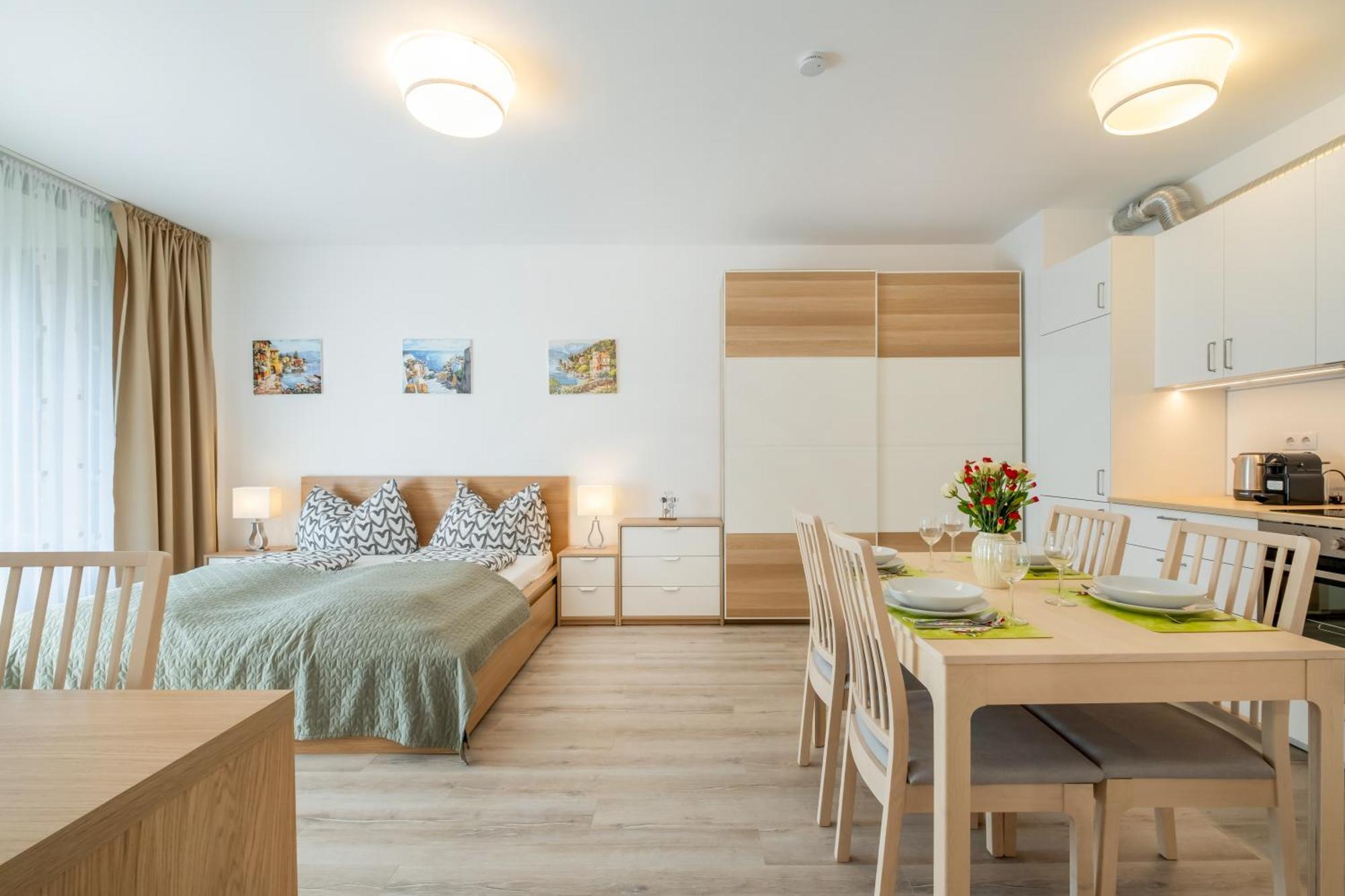 Mf Port Azur Wellness Apartments Siofok Bagian luar foto