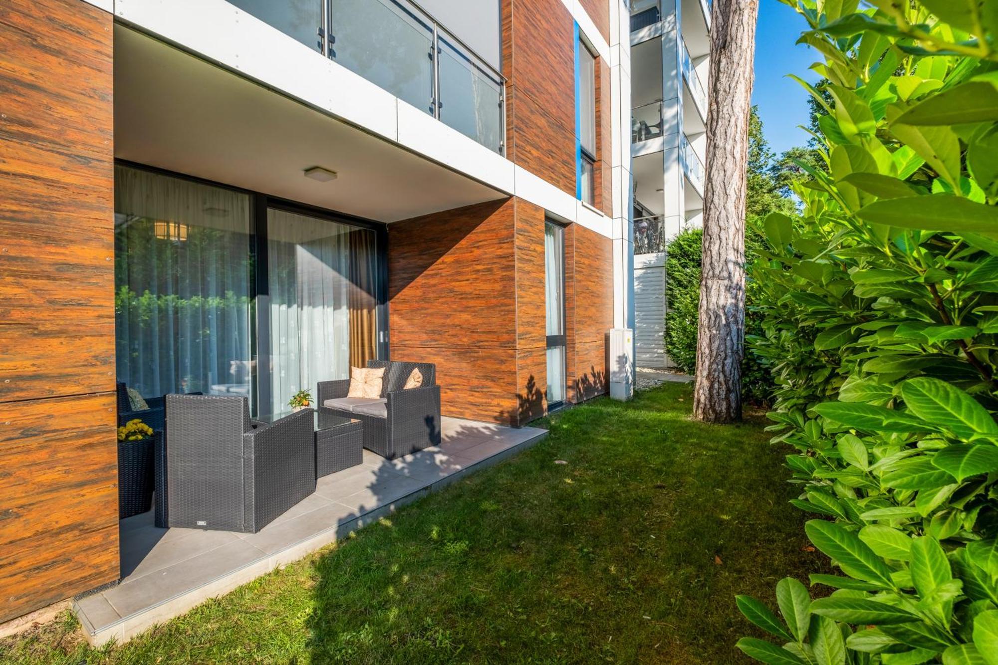 Mf Port Azur Wellness Apartments Siofok Bagian luar foto